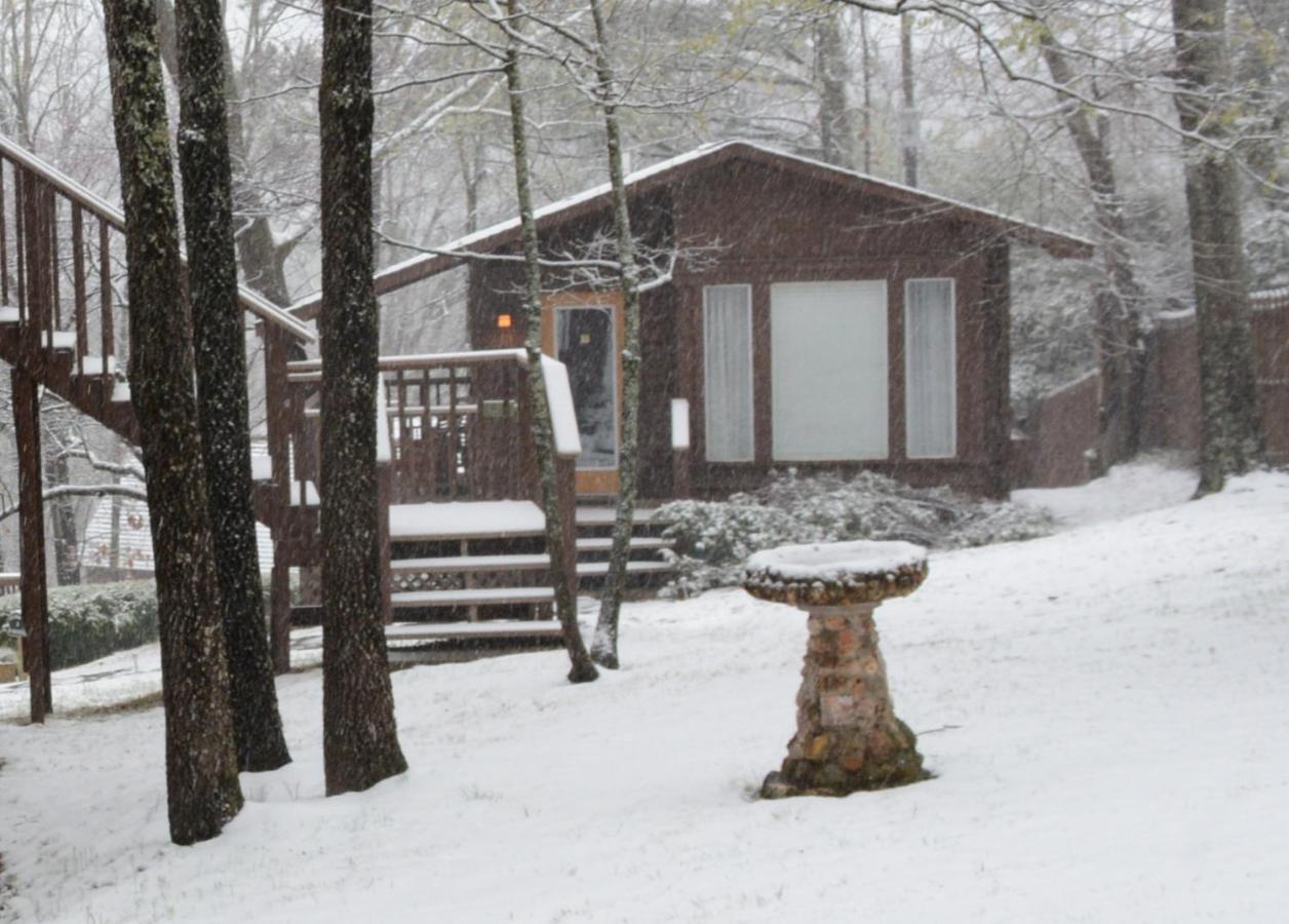 The Woods Cabins Eureka Springs Room photo